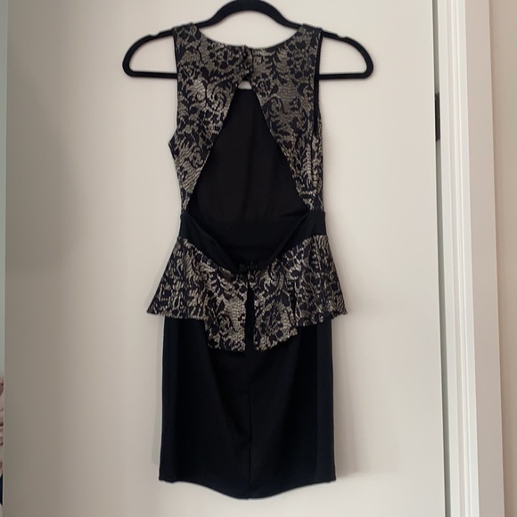 Dress - Picture 2 of 3